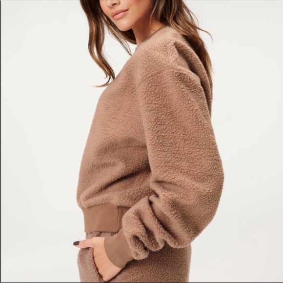 Good American Sherpa Boyfriend Sweatshirt - Picture 3 of 7